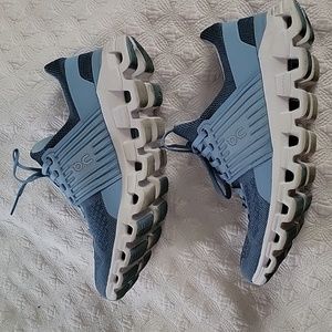 OnCloud size 8 shoes, blue